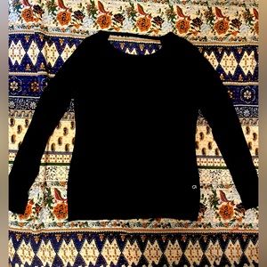 Gap fit active open-back t-shirt. Size: M; Color: Black